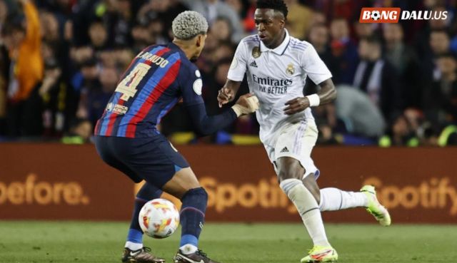 Luật bóng đá 11 người cơ bản nhất