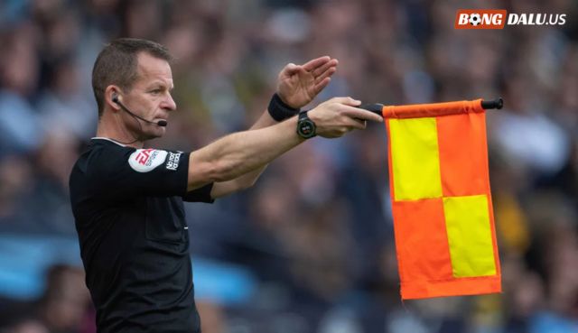 Luật việt vị mới nhất trong bóng đá 11 người